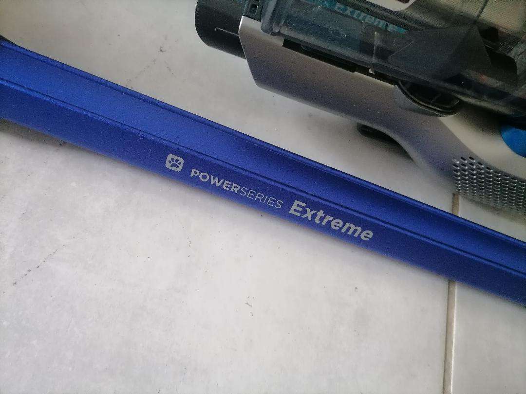 2 x Black and Decker Power Series Extreme Cordless Vacuums(spares or repairs)