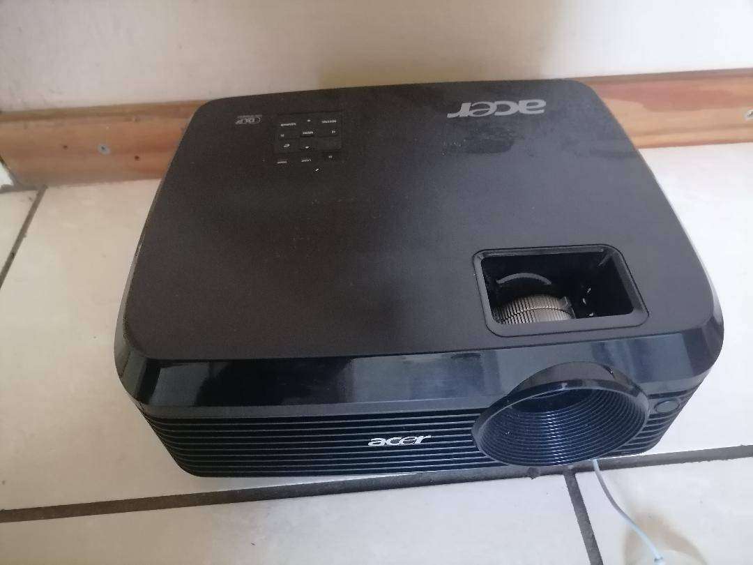ACER X1130 DLP PROJECTOR