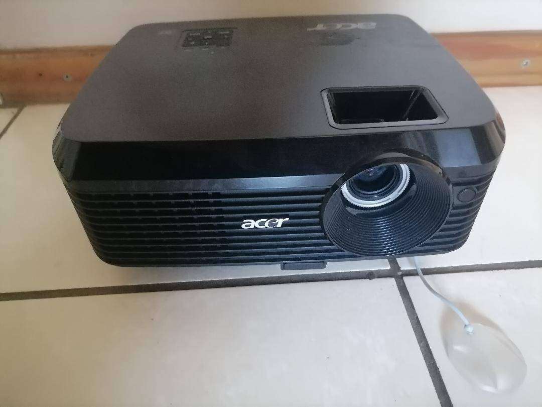ACER X1130 DLP PROJECTOR