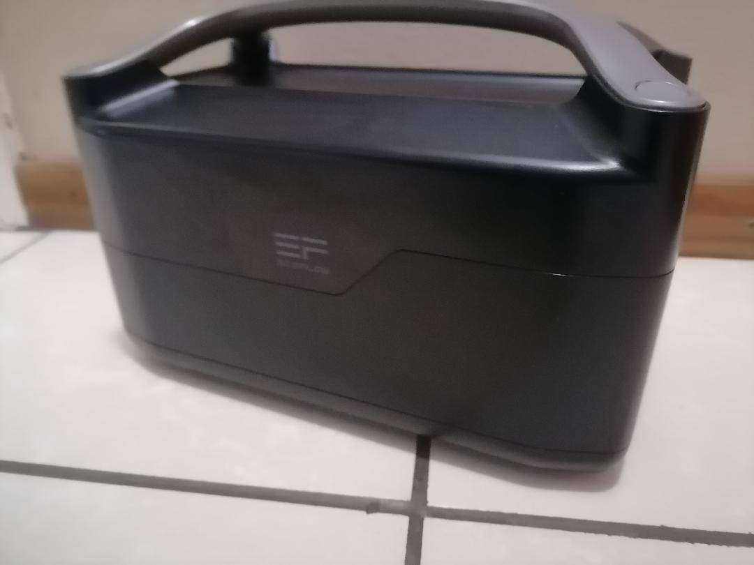 EcoFlow RIVER 288Wh Portable Power Station (warning flashing)