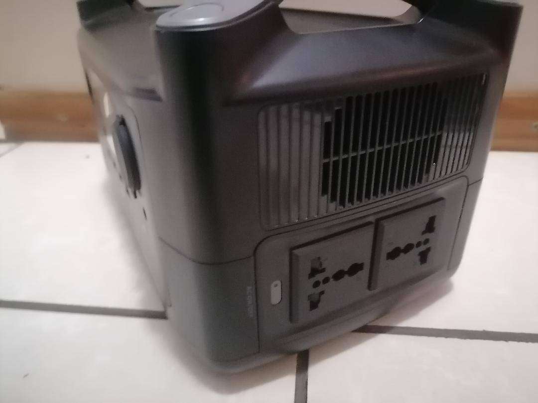 EcoFlow RIVER 288Wh Portable Power Station (warning flashing)