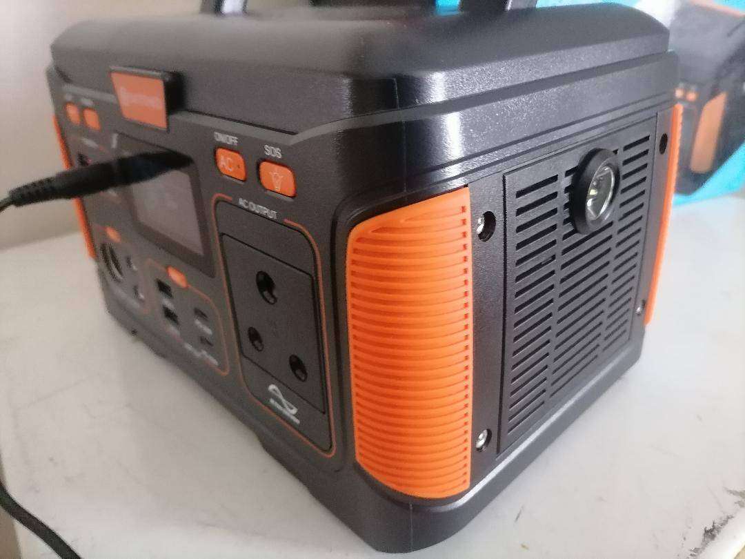 Switched 300W Professional Portable Power Station (307WH)Not charging