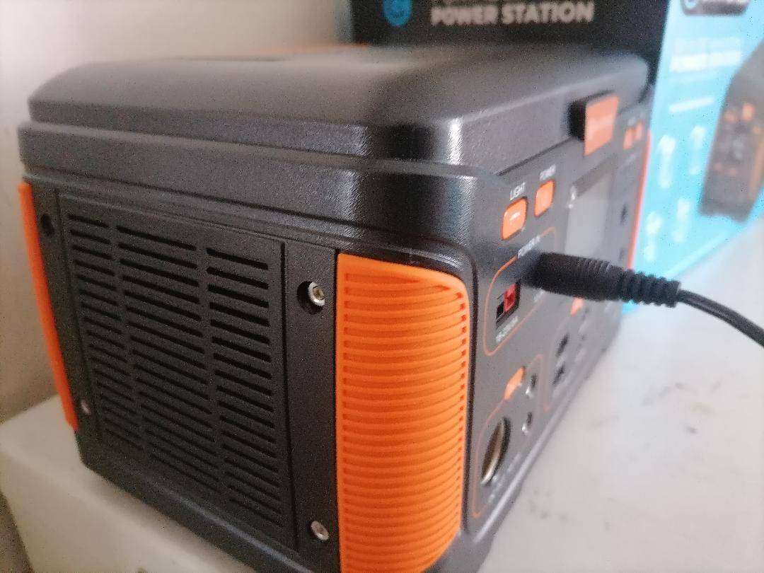 Switched 300W Professional Portable Power Station (307WH)Not charging