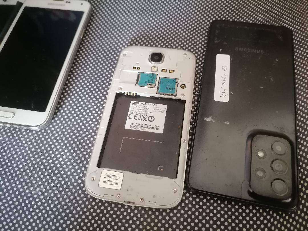Lot of 4 x Samsung cellphones