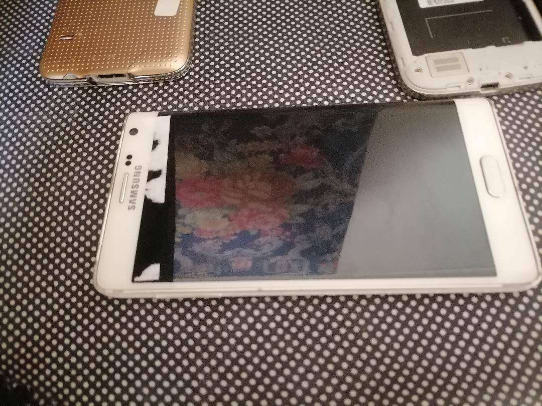 Lot of 4 x Samsung cellphones