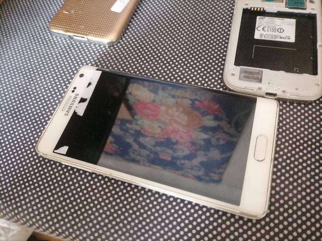 Lot of 4 x Samsung cellphones