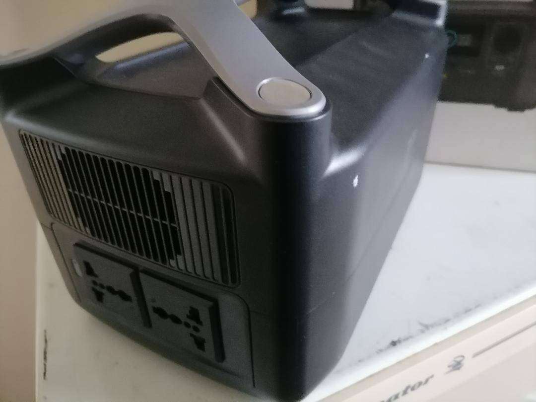 EcoFlow RIVER 288Wh Portable Power Station (not charging)