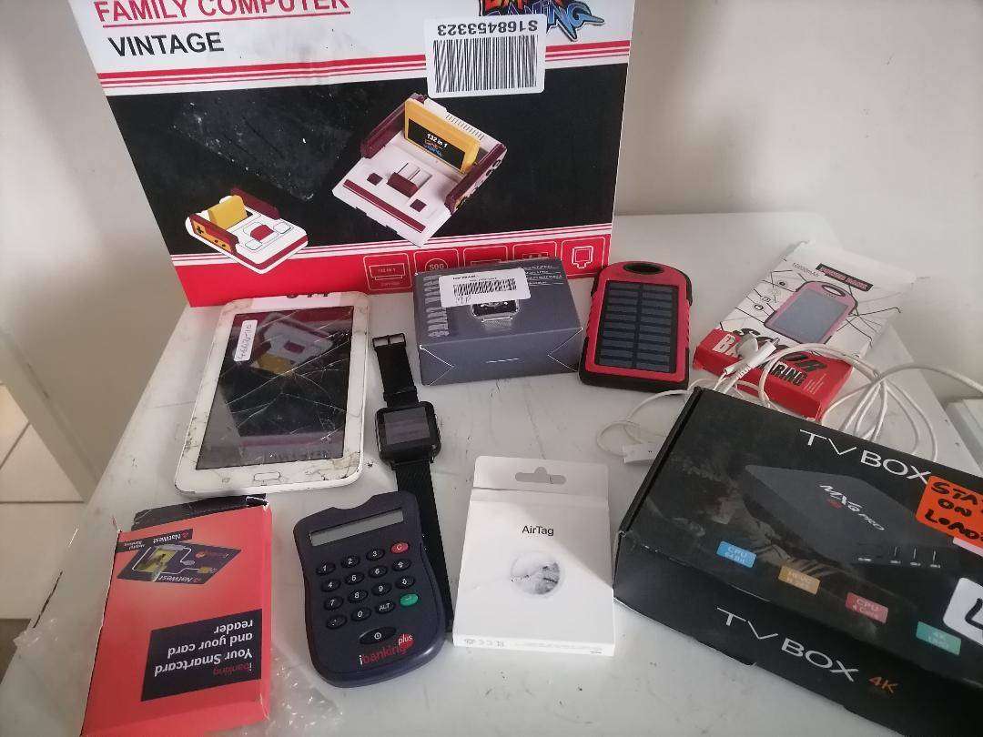 LOT OF ELECTRONICS*ONE BID FOR THE LOT*