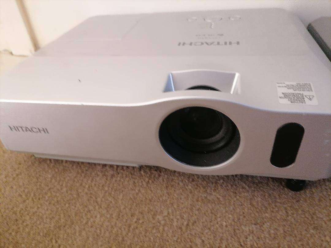 2 x projectors - both power on screen blank