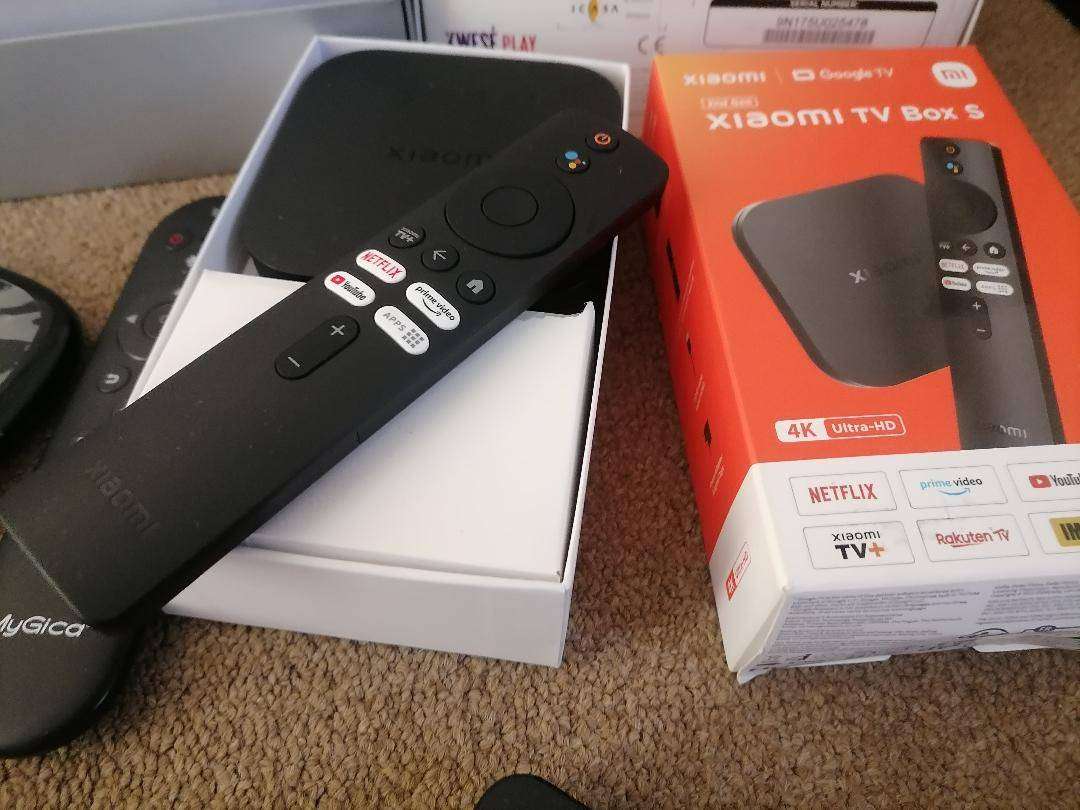 Lot of 4 x Smart TV Boxes - No Power Cords