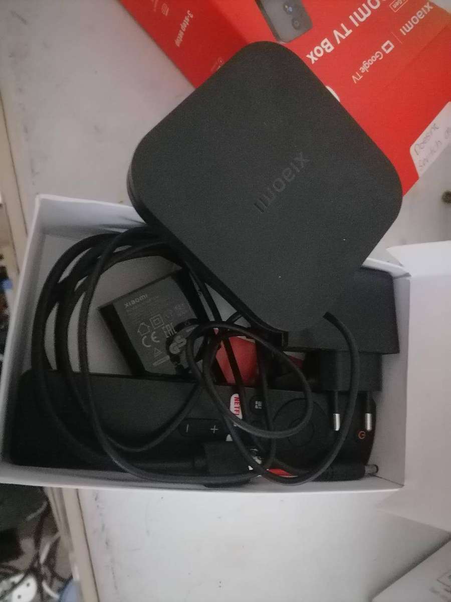 Lot of electronics - one bid for the lot