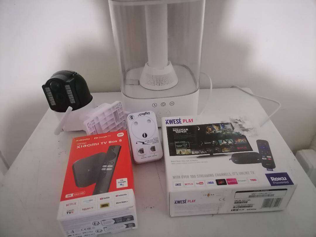 Lot of electronics - one bid for the lot