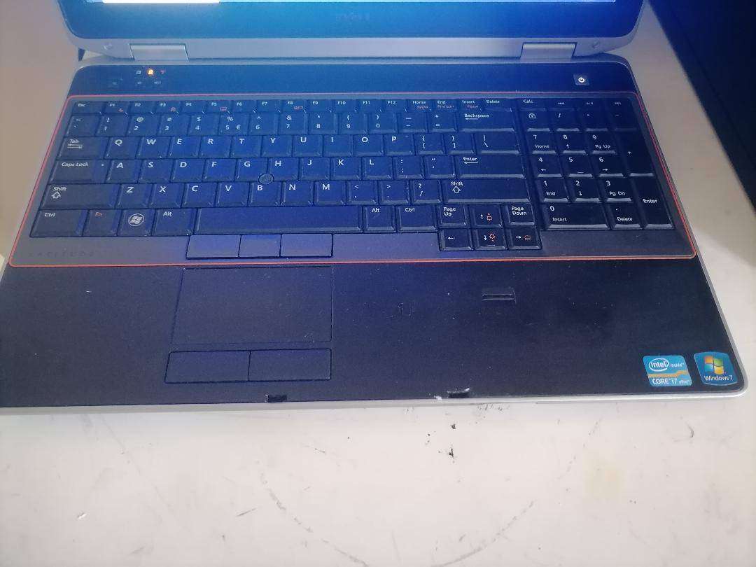 DELL E6520, CORE i7, 250GB HD, 8GB RAM,WIN 7 PRO, BUILT-IN 3G, CAM, DVD RW, ETC