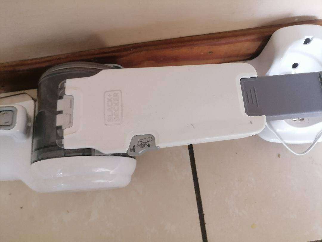 Black & Decker Dustbuster Powerful Pivot Hand-held Vacuum Cleaner  (not powering on)