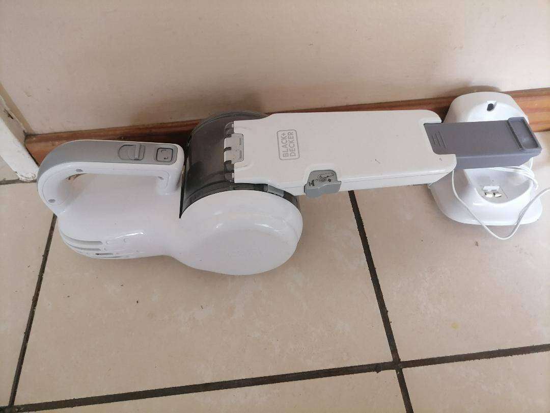 Black & Decker Dustbuster Powerful Pivot Hand-held Vacuum Cleaner  (not powering on)