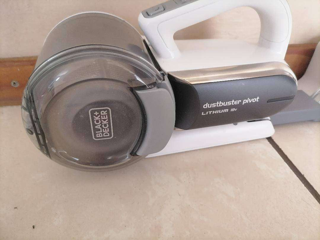 Black & Decker Dustbuster Powerful Pivot Hand-held Vacuum Cleaner  (not powering on)