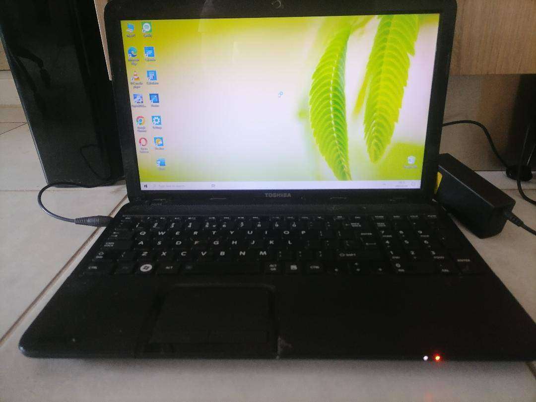 i5 (2nd Gen)Toshiba Satellite C850-F21F 15.6" Notebook Computer, 4gb ram, 500gb hdd*original charger
