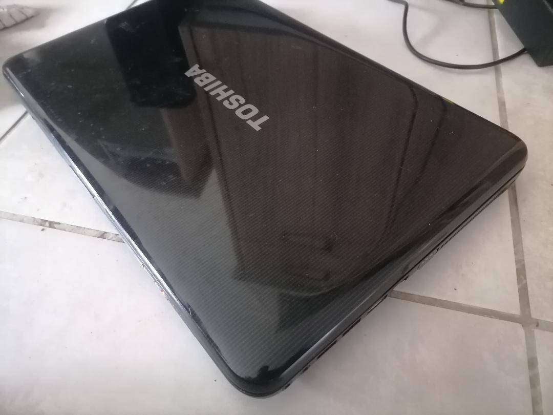 i5 (2nd Gen)Toshiba Satellite C850-F21F 15.6" Notebook Computer, 4gb ram, 500gb hdd*original charger