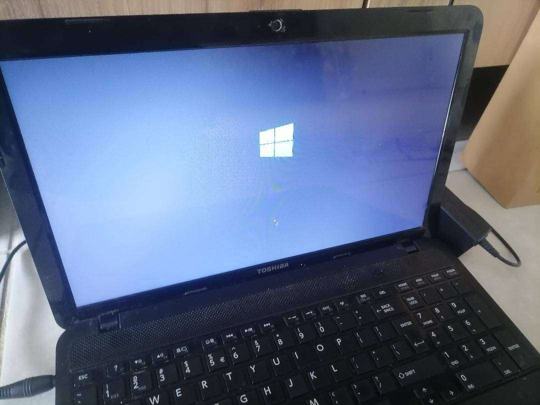 i5 (2nd Gen)Toshiba Satellite C850-F21F 15.6" Notebook Computer, 4gb ram, 500gb hdd*original charger