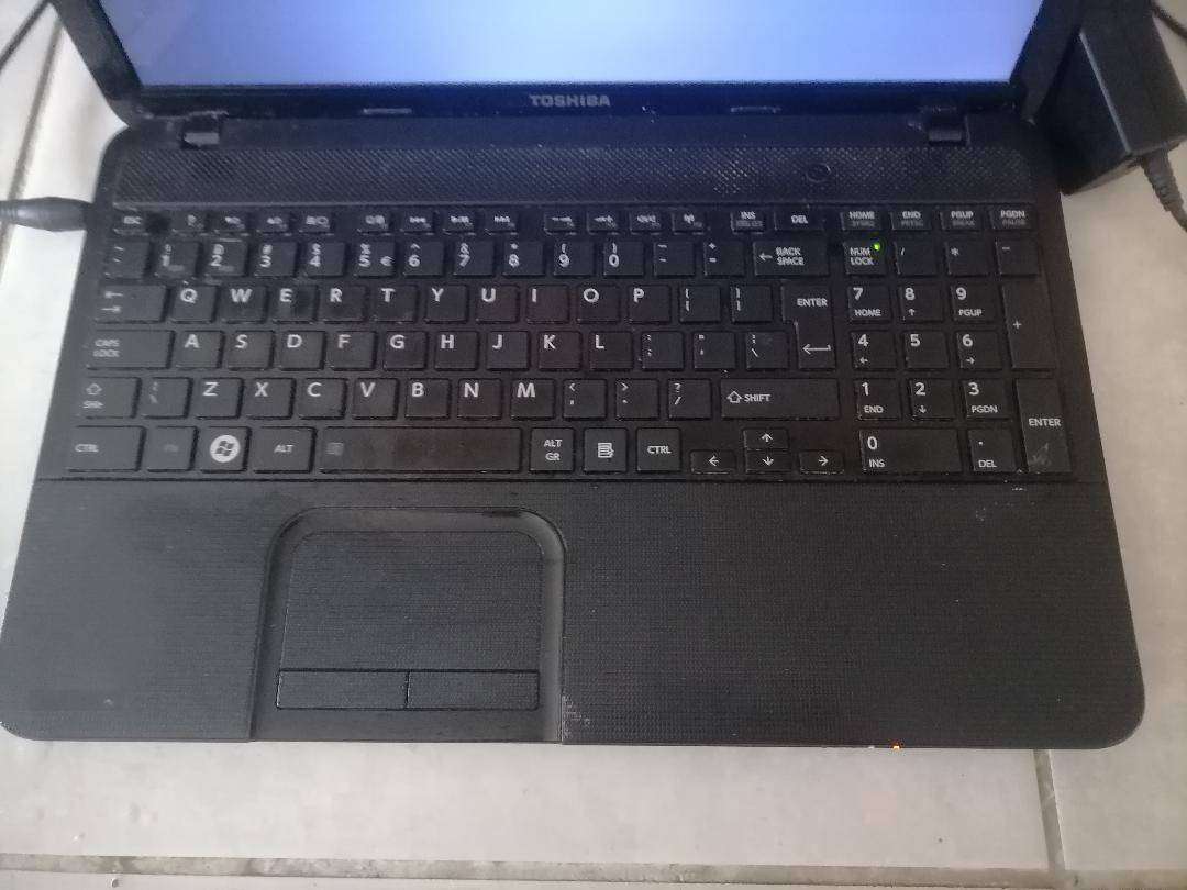 i5 (2nd Gen)Toshiba Satellite C850-F21F 15.6" Notebook Computer, 4gb ram, 500gb hdd*original charger