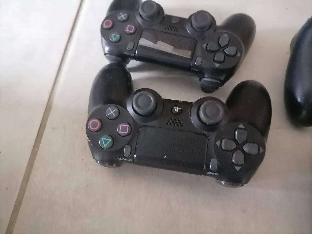*LOT OF 4 x SONY PLAYSTATION 4 WIRELESS CONTROLLERS*ONE BID FOR LOT*WORKING*