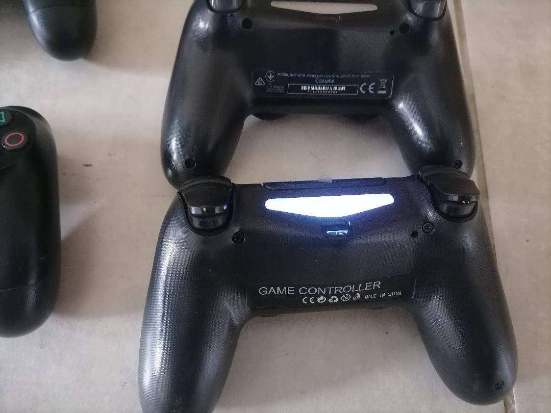 *LOT OF 4 x SONY PLAYSTATION 4 WIRELESS CONTROLLERS*ONE BID FOR LOT*WORKING*