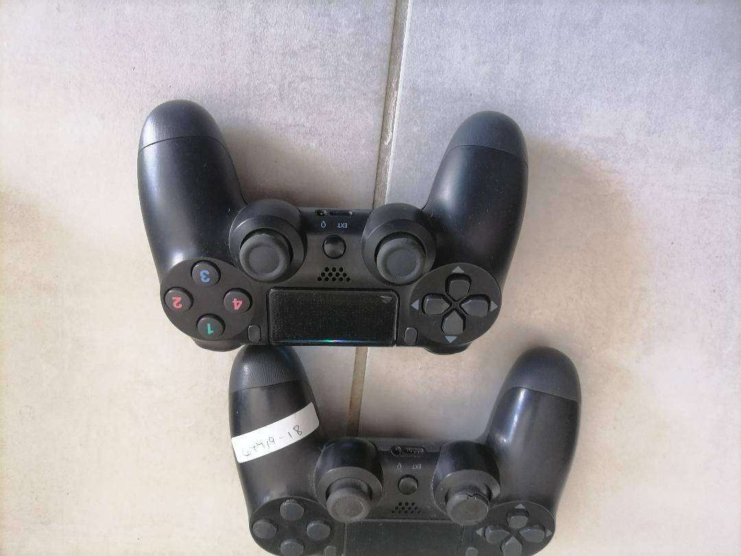 *LOT OF 2 x SONY PLAYSTATION 4 WIRELESS CONTROLLERS*ONE BID FOR LOT*WORKING*