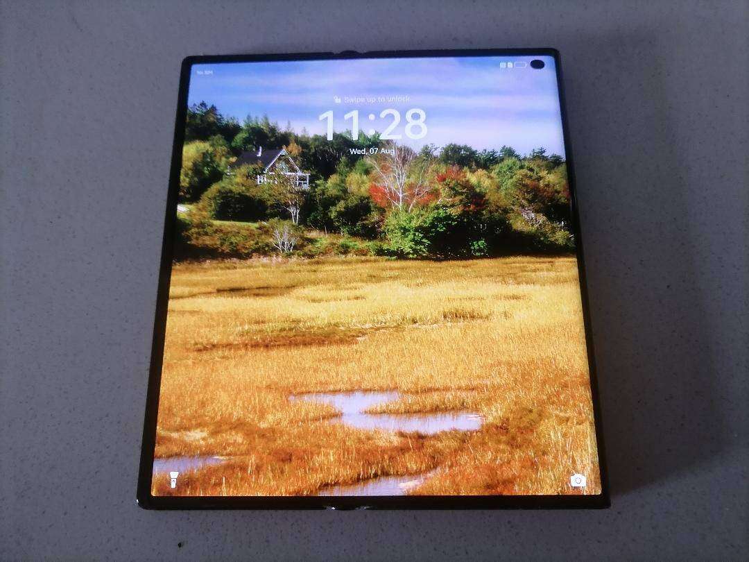 Huawei Mate SX2 fold phone*Retails for R40 000**