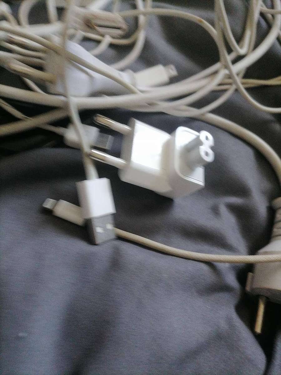 Lot of Apple Items*lot sold as is*