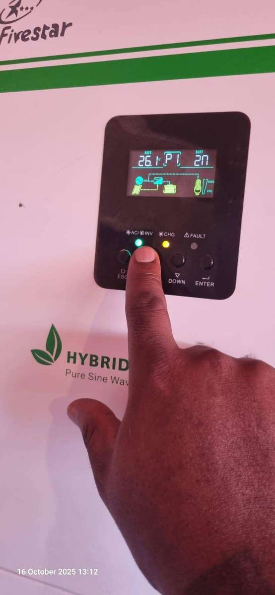 Fiverstar 3.5KVA 24V PWM Pure Sinewave Hybrid 3000W Solar Inverter VY-3524P-FS