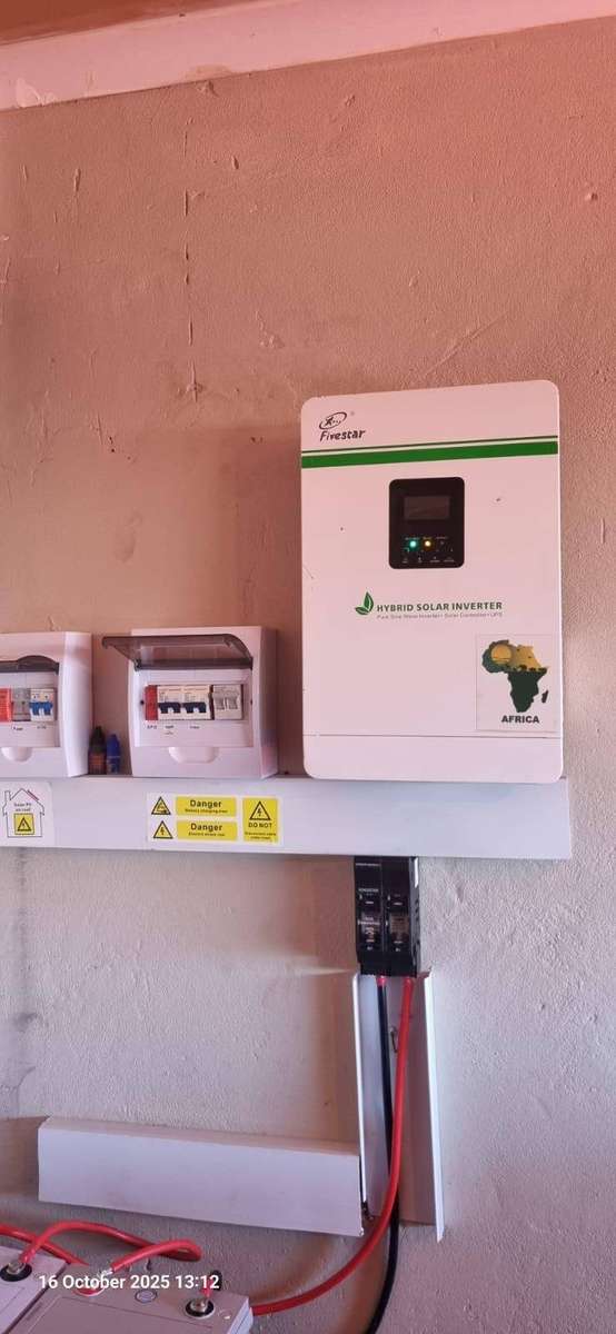 Fiverstar 3.5KVA 24V PWM Pure Sinewave Hybrid 3000W Solar Inverter VY-3524P-FS