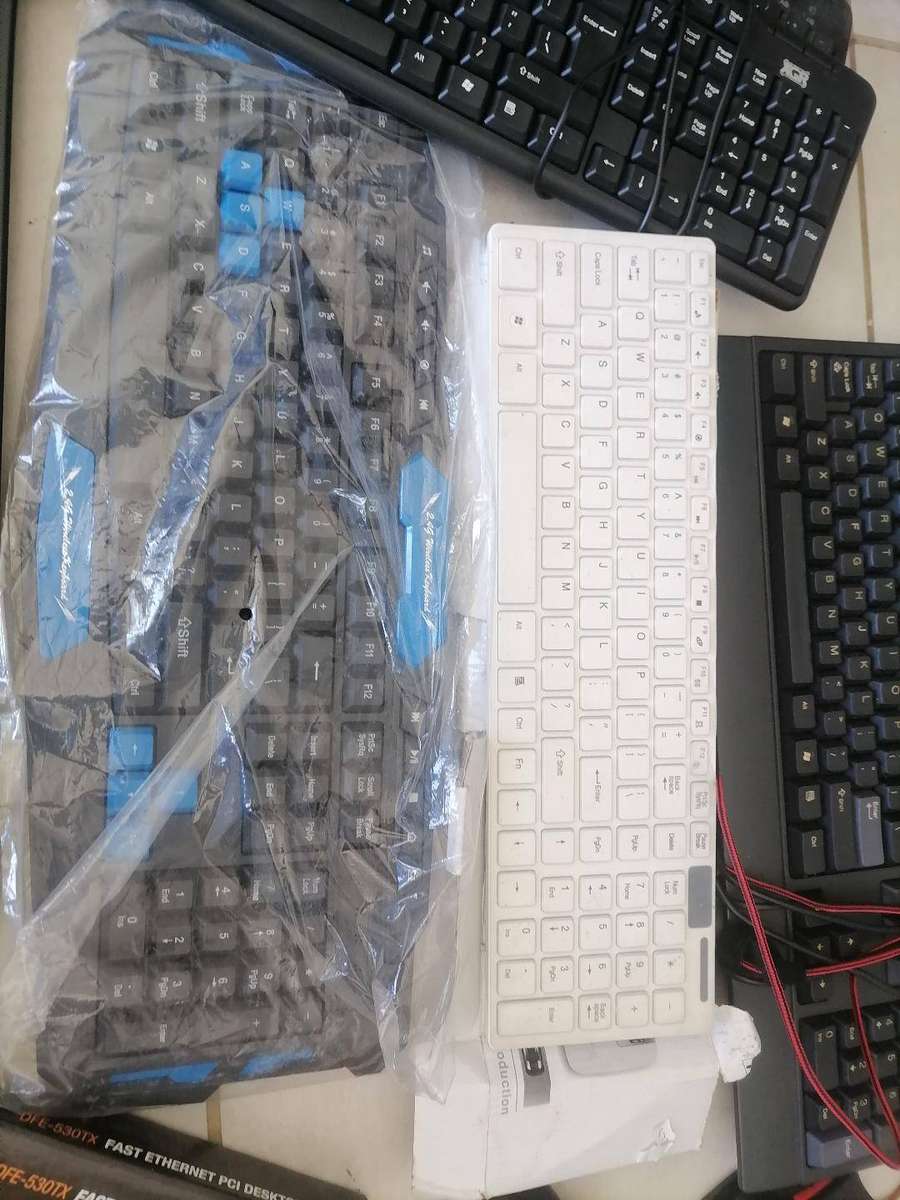 LOT OF PC ACCESSORIES(ONE BID FOR THE LOT)