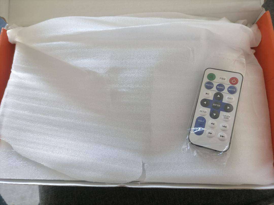 MIVISION 10" DIGITAL PHOTO FRAME/MEDIA PLAYER WITH REMOTE IN BOX