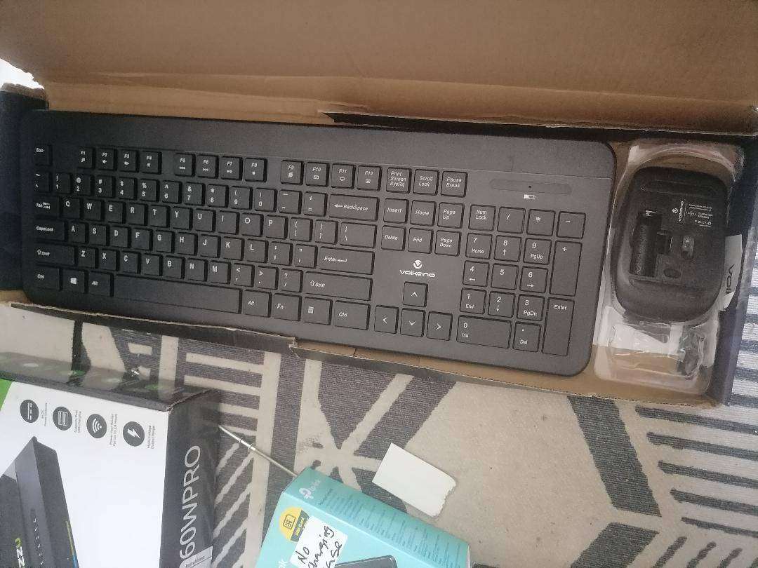 LOT OF ELECTRONICS(DEFECTIVE/UNTESTED)