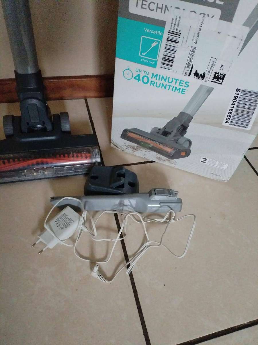 BLACK+DECKER POWERSERIES+ 18V 2IN1 Cordless Stick Vacuum