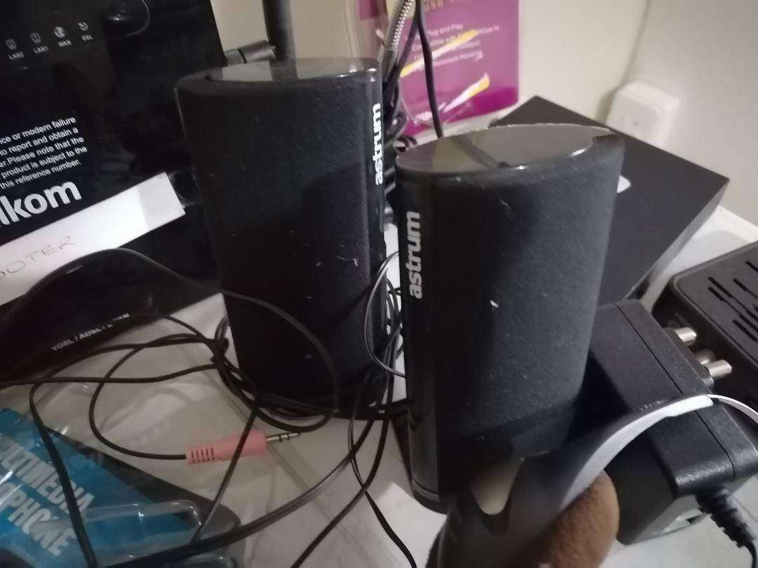 Lot of electronics - one bid for the lot as per pics