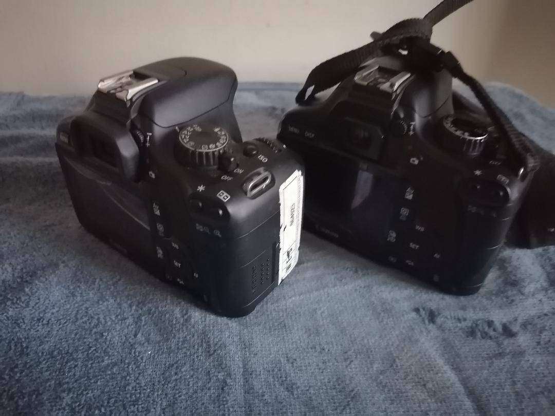 LOT OF 2 X CANON EOS 550D CAMERA BODYS