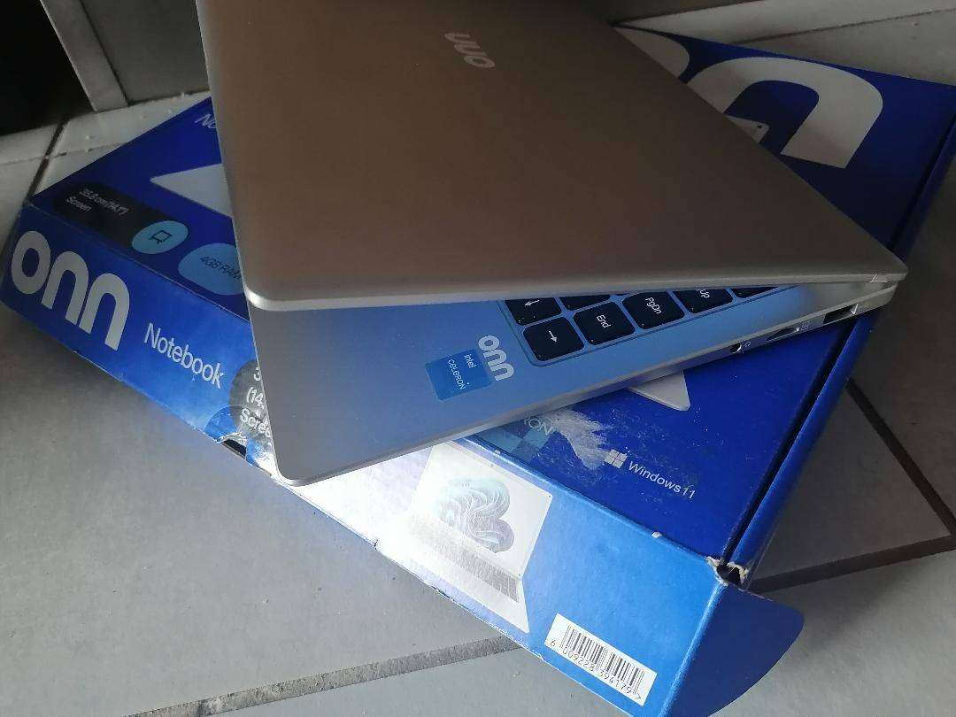 Onn Laptop, 4GB RAM, 128GB SSD, Charger, Recovery Screen