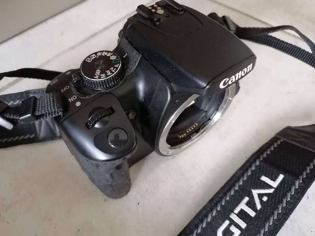 Canon EOS 400D slr camera