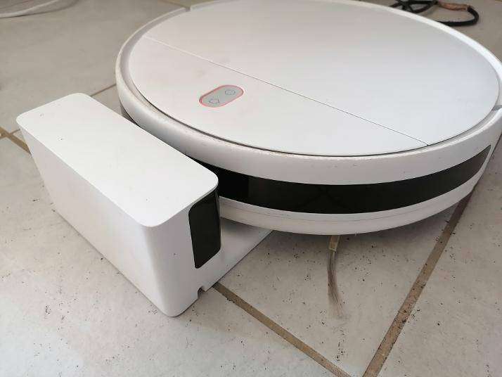 XIAOMI MI MOP ESSENTIAL ROBOT VAC WITH CHARGING STATION(CHARGING ERROR)