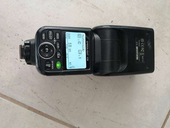 VOELOON SPEEDLIGHT V58 (POWERS ON ,NOT TESTED WITH CAMERA))