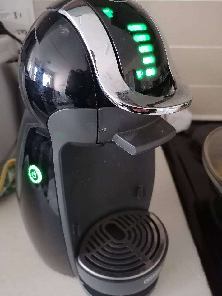 De Longhi EDG455.B Dolce Gusto Genio Coffee Machine Black