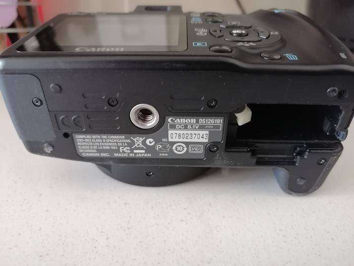 Canon EOS 1000D slr camera*