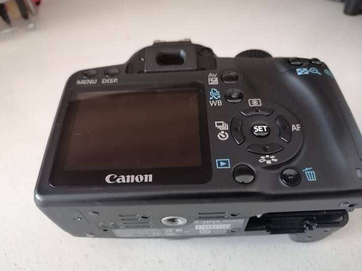 Canon EOS 1000D slr camera*