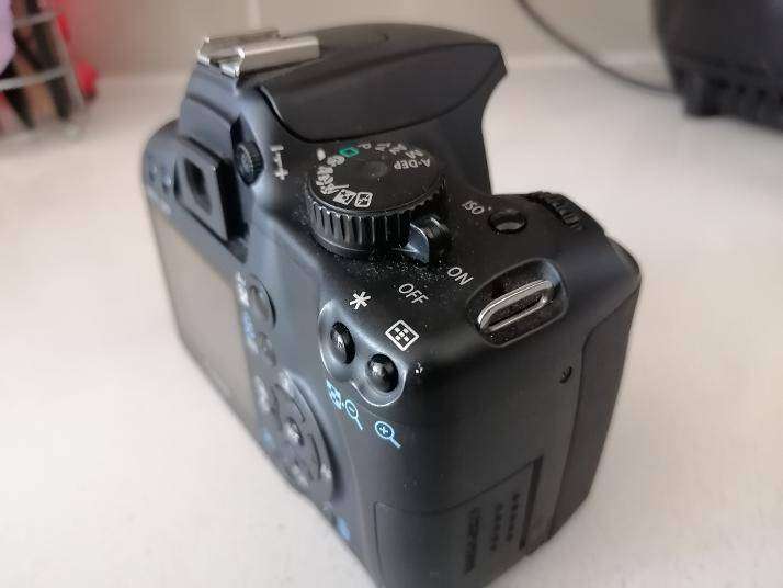 Canon EOS 1000D slr camera*
