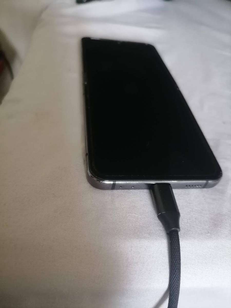SAMSUNG GALAXY Z FLIP 4(DEFECTIVE)