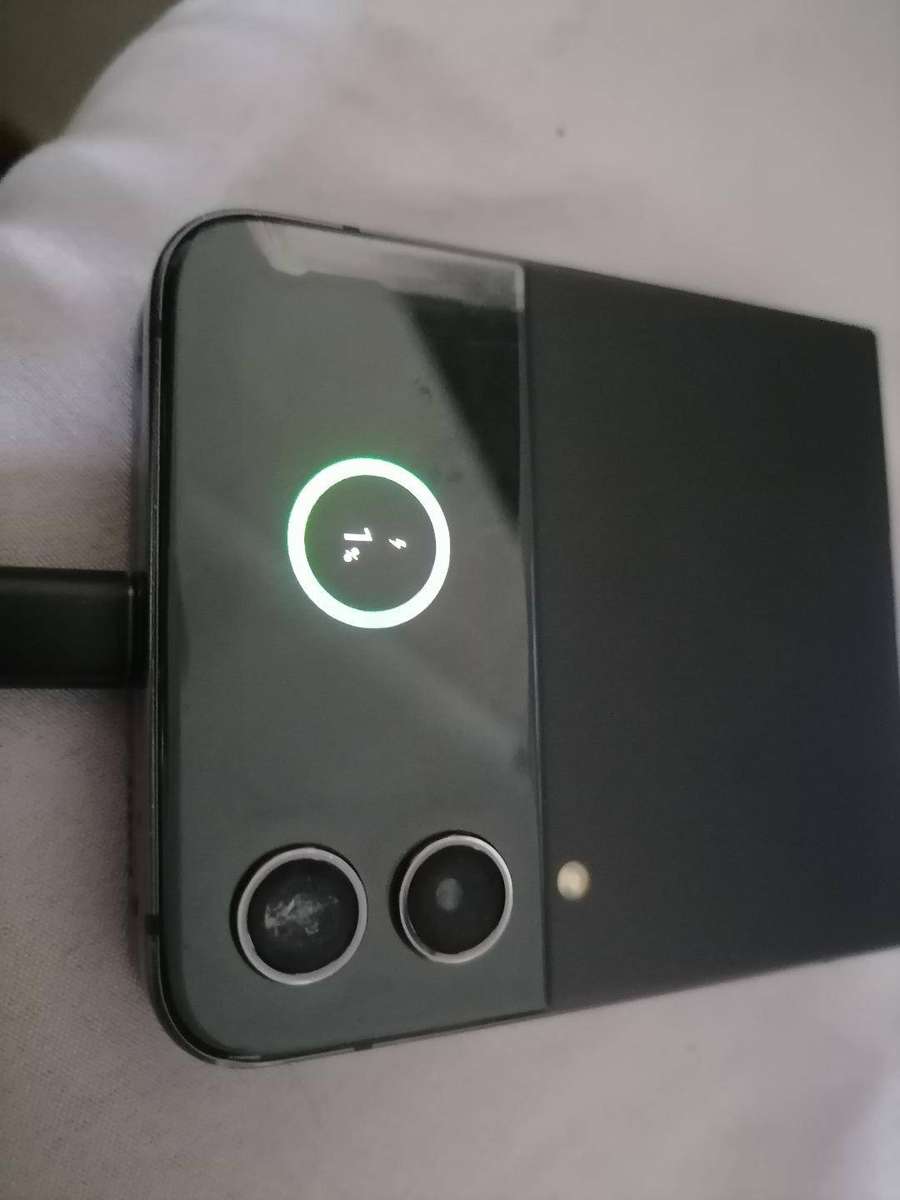 SAMSUNG GALAXY Z FLIP 4(DEFECTIVE)