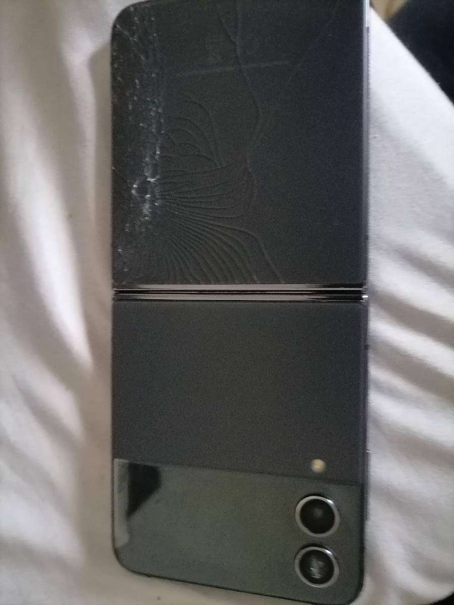 SAMSUNG GALAXY Z FLIP 4(DEFECTIVE)