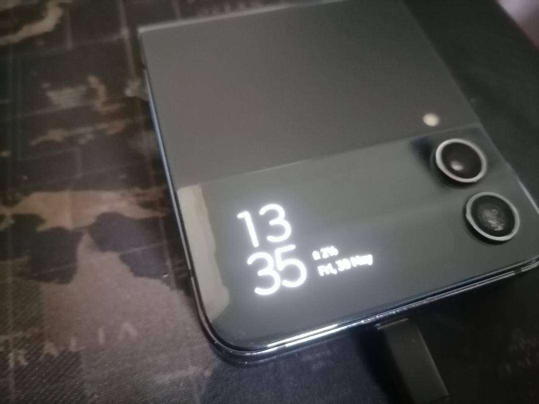 SAMSUNG GALAXY Z FLIP 4(DEFECTIVE)