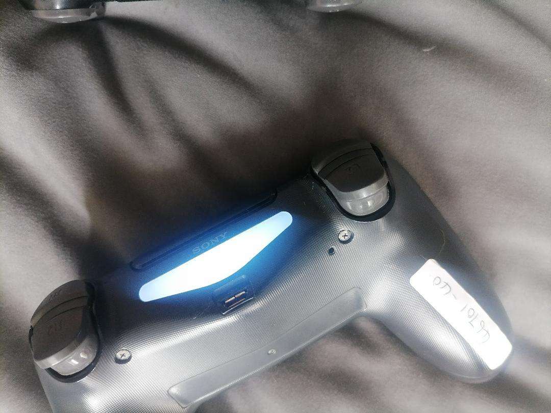 *LOT OF 2 x GENUINE SONY PLAYSTATION 4 WIRELESS CONTROLLERS*ONE BID FOR BOTH*WORKING*